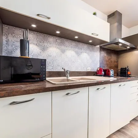 Lebailly - Private Parking - 10min - Early Checkin Possible رومافييي